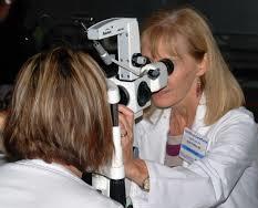 How do you choose an ophthalmologist?